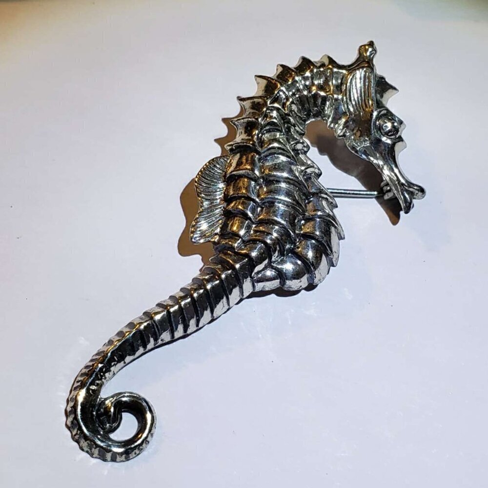 Beau Sterling Signed Seahorse Pin - Picture 2 of 7